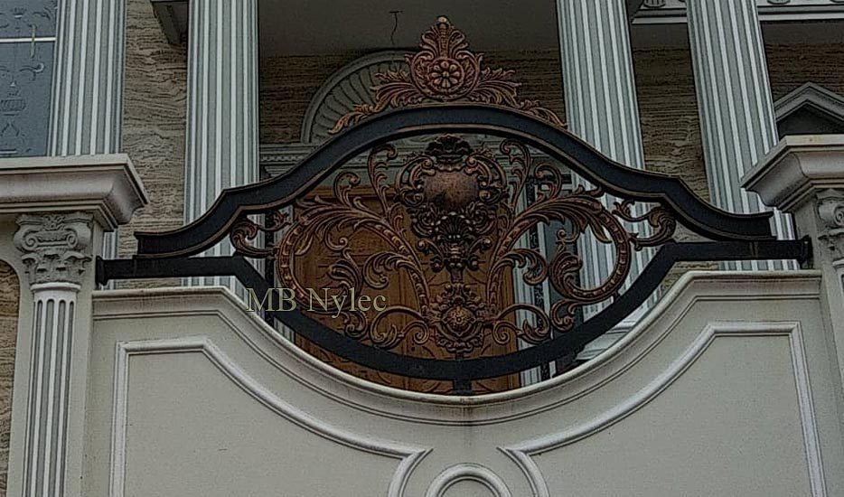 Close-up of oriental fence panel BP206 with bronze scrolls and a central medallion