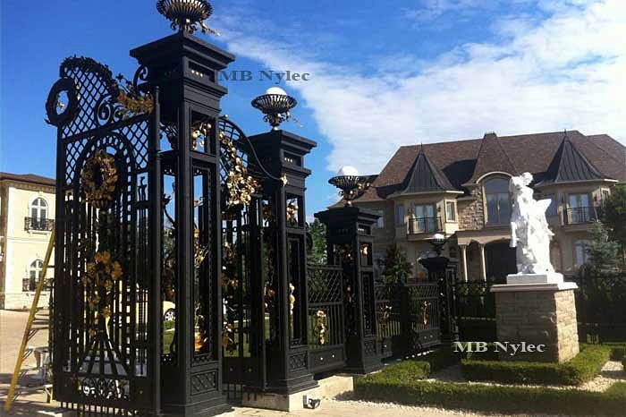 Pillars S2 framing a gilded palace gate with a lattice crest