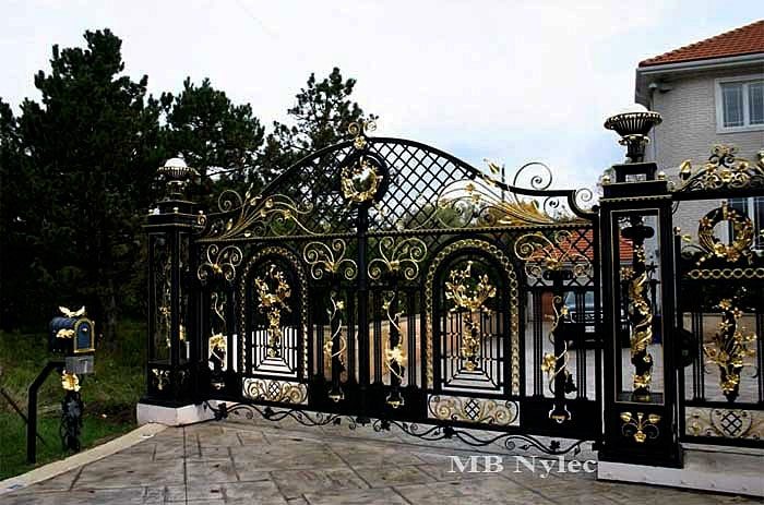 Gate set with openwork pillars S3 and gilded panels seen from the garden