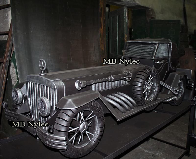 Retro car grill AG3 with the hood closed, looking like a steel car sculpture