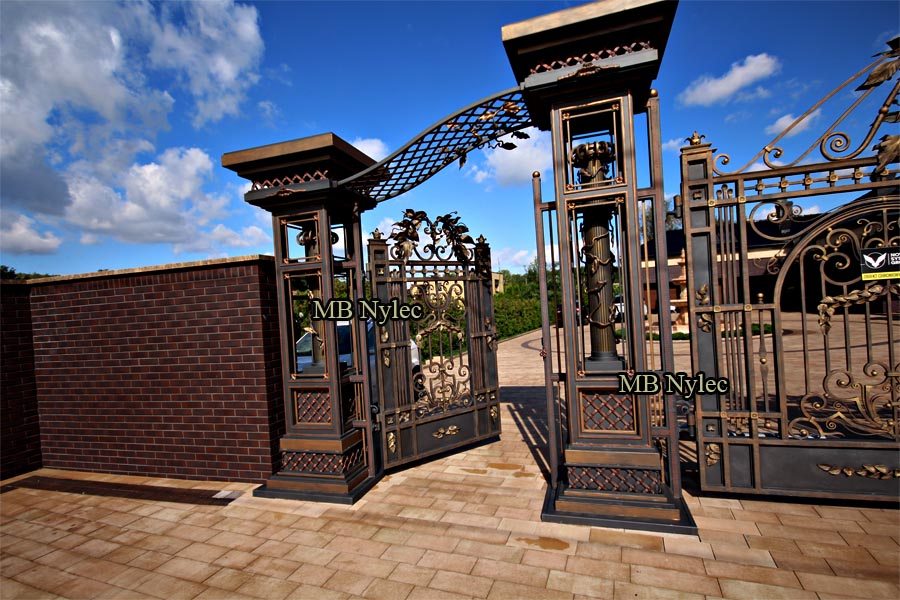 Forged column S1 with a broad cornice, scrolled panels and a lattice base