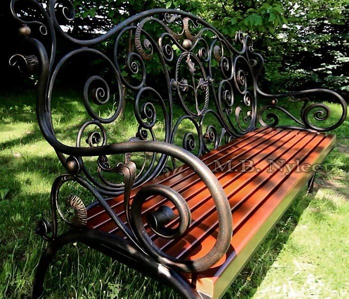 Forged garden bench MK1 with a tall scrolled backrest and red wooden slats