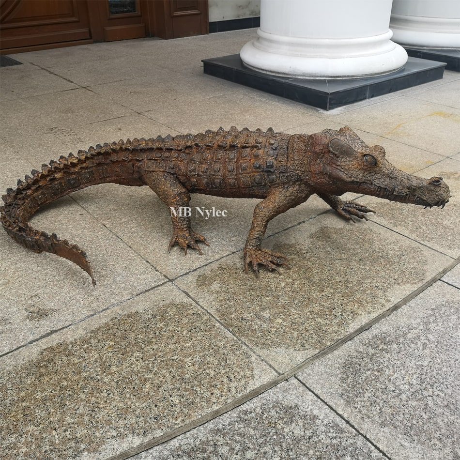 Side view of the steel crocodile Z122 on a stone terrace
