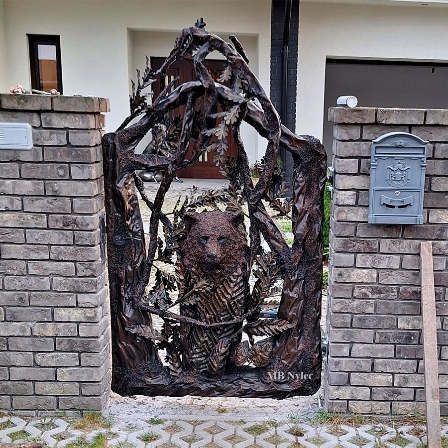 Matching tree sculpture wicket gate with a bear's head