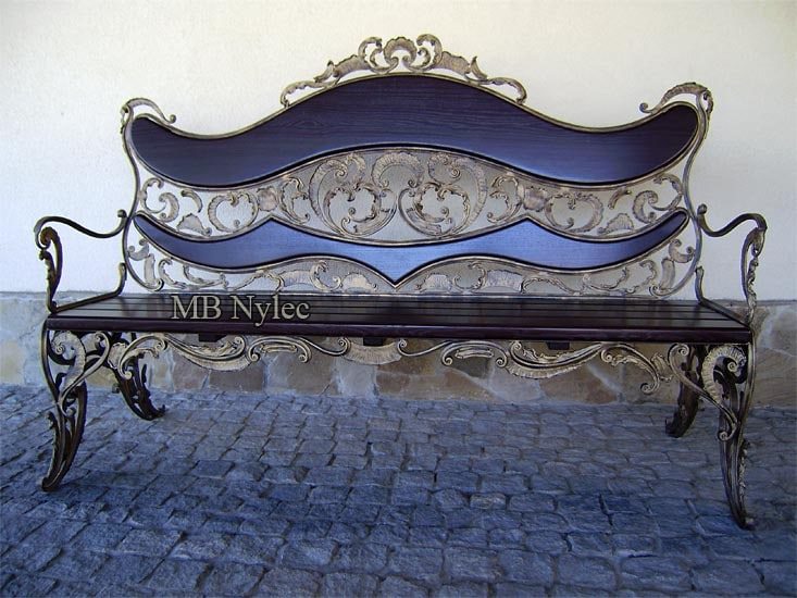 Forged bench MK3 with a wave-shaped wooden backrest and bronze acanthus scrolls