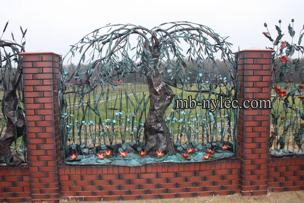 Forged fence span BM43 with a weeping willow and water lilies between brick pillars