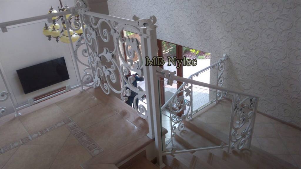 White forged balustrade BA68 with glass panels on a staircase landing
